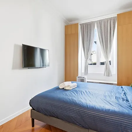 Vibrant 2br Near Bastille & Le Marais Apartment Paris